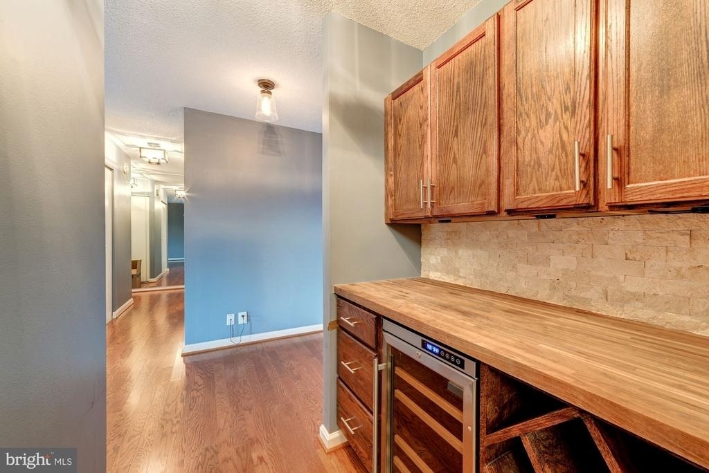 203 Yoakum Parkway - Photo 18