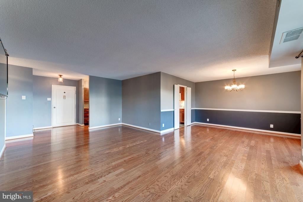 203 Yoakum Parkway - Photo 1