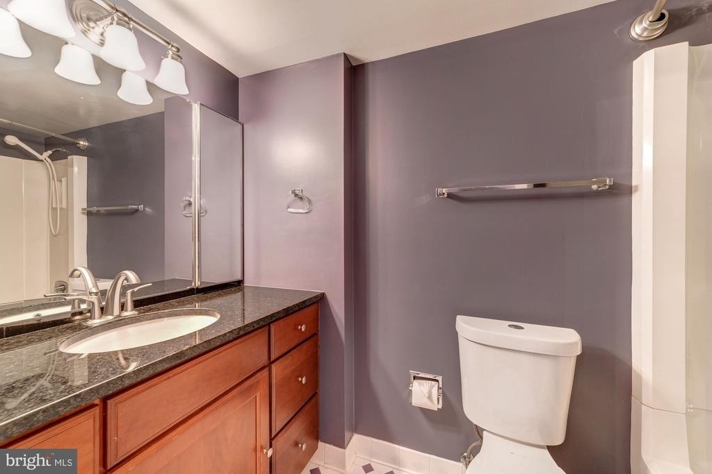 203 Yoakum Parkway - Photo 20
