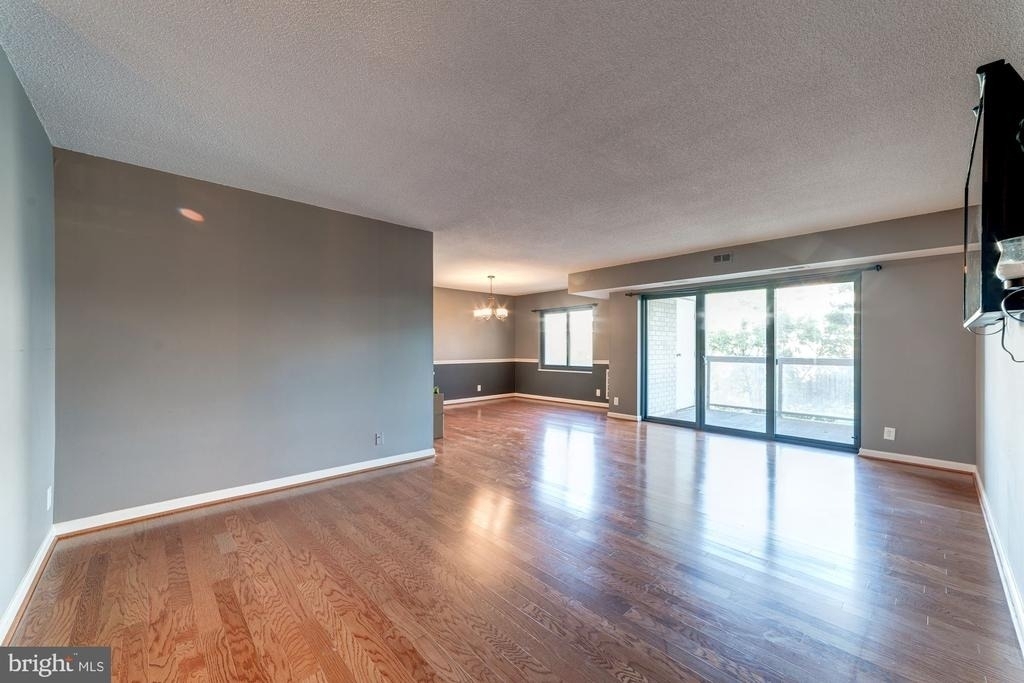 203 Yoakum Parkway - Photo 7