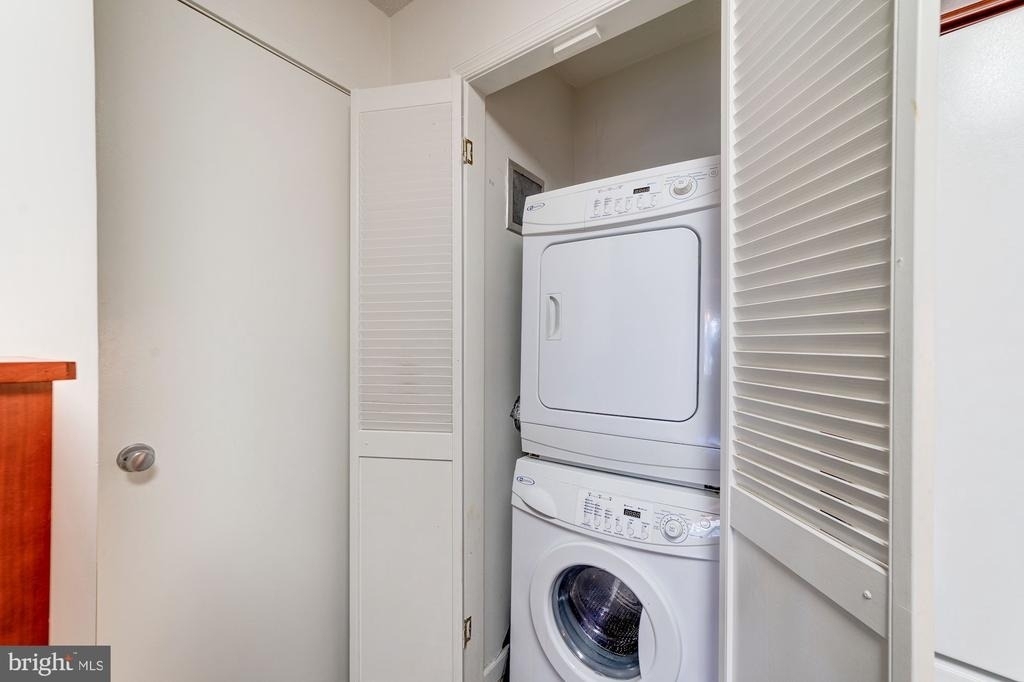 203 Yoakum Parkway - Photo 21