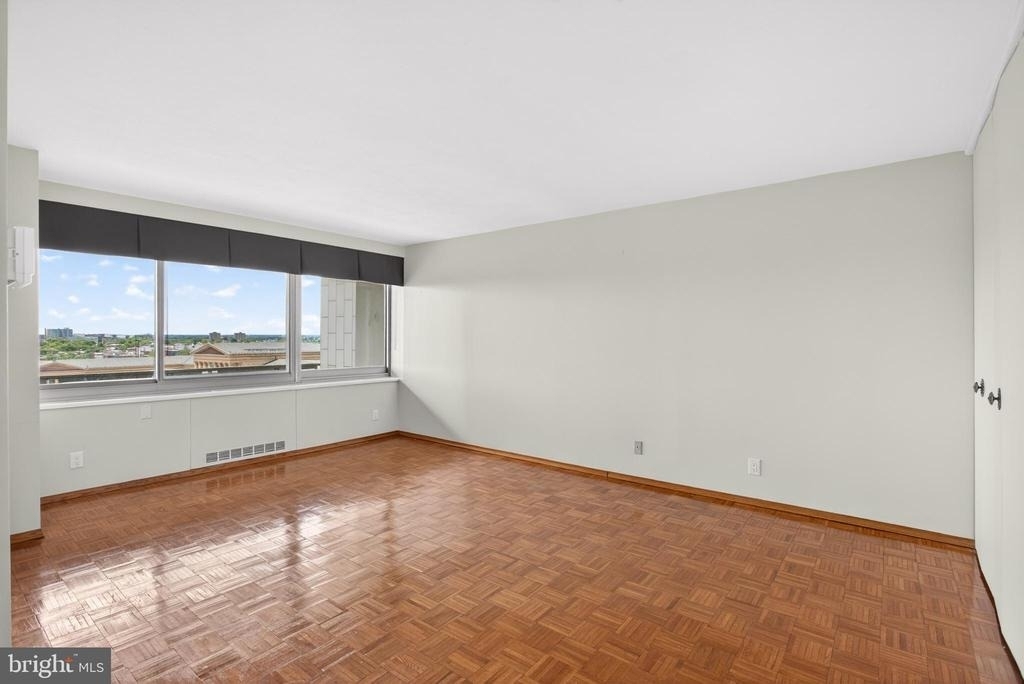 2401 Pennsylvania Avenue - Photo 18