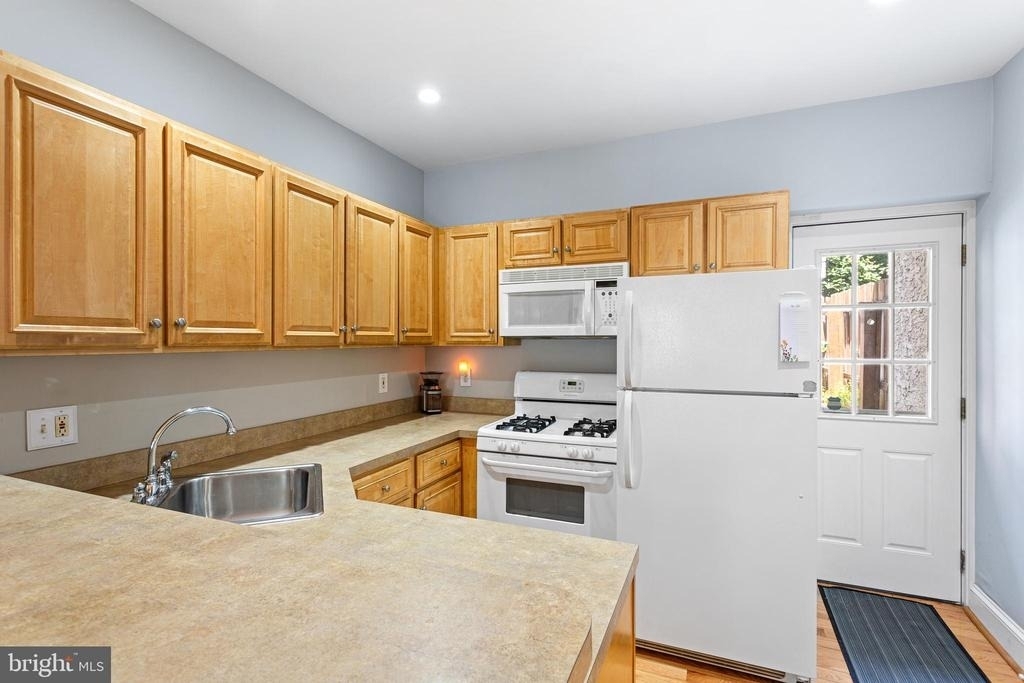 2413 Aspen Street - Photo 4