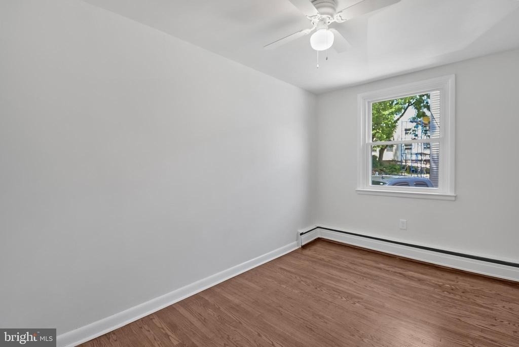 2409 Manor Road - Photo 5