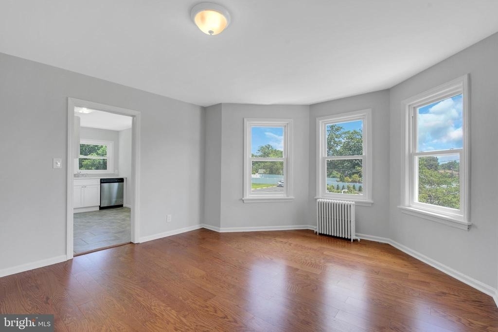 121 E Browning Road - Photo 3