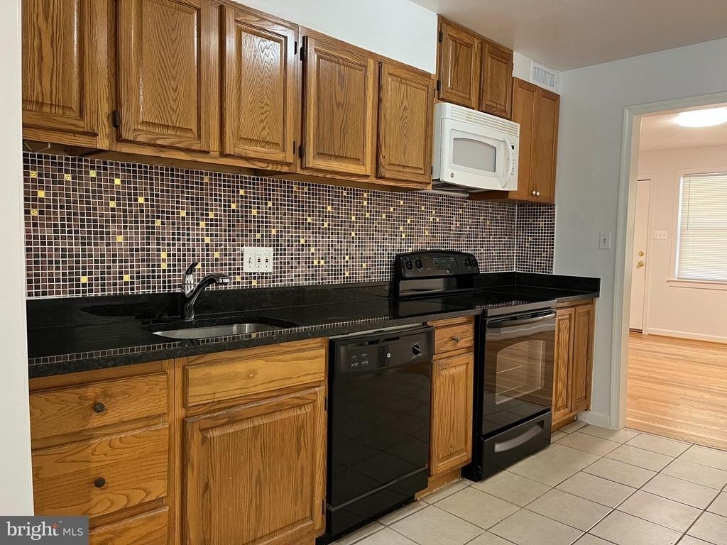 1118 Allison Drive - Photo 2