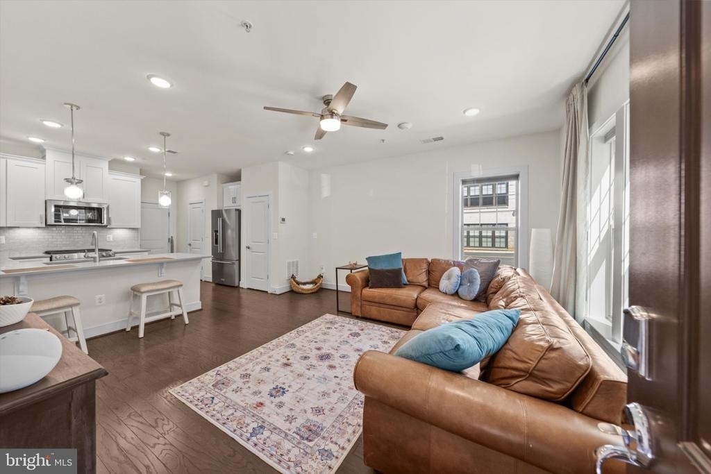 813 Rockwell Avenue - Photo 2