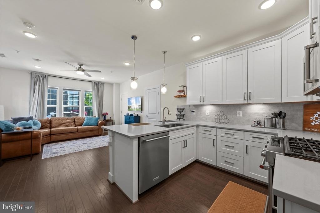 813 Rockwell Avenue - Photo 6