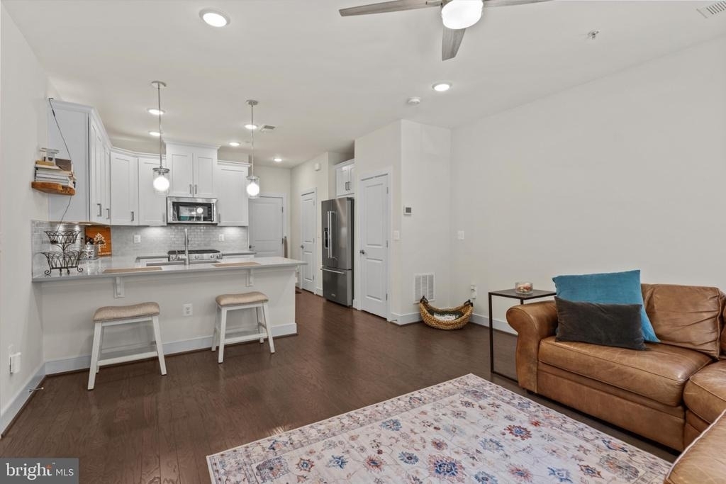 813 Rockwell Avenue - Photo 3