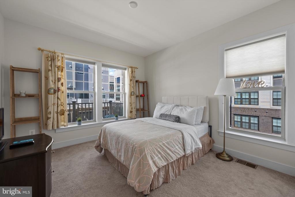 813 Rockwell Avenue - Photo 10