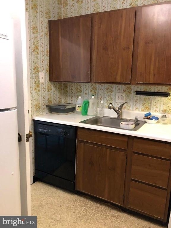 1 E University Parkway - Photo 16