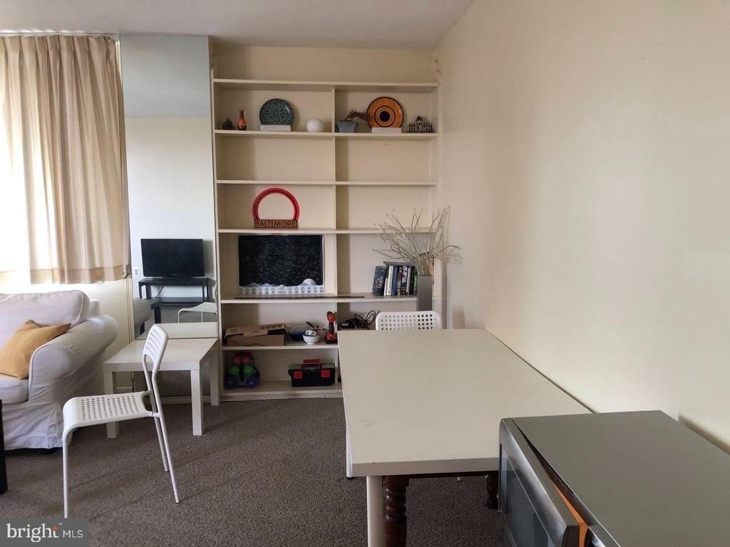 1 E University Parkway - Photo 5