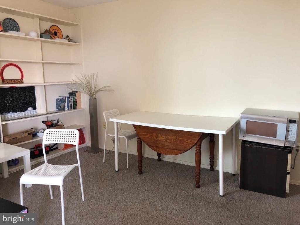1 E University Parkway - Photo 3