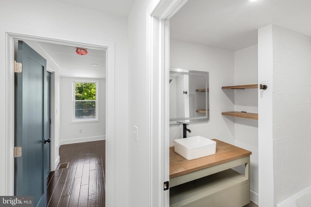 325 W Lorraine Avenue - Photo 11