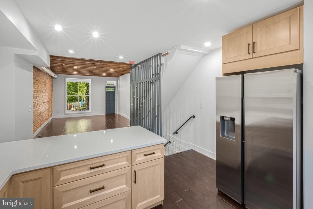325 W Lorraine Avenue - Photo 4