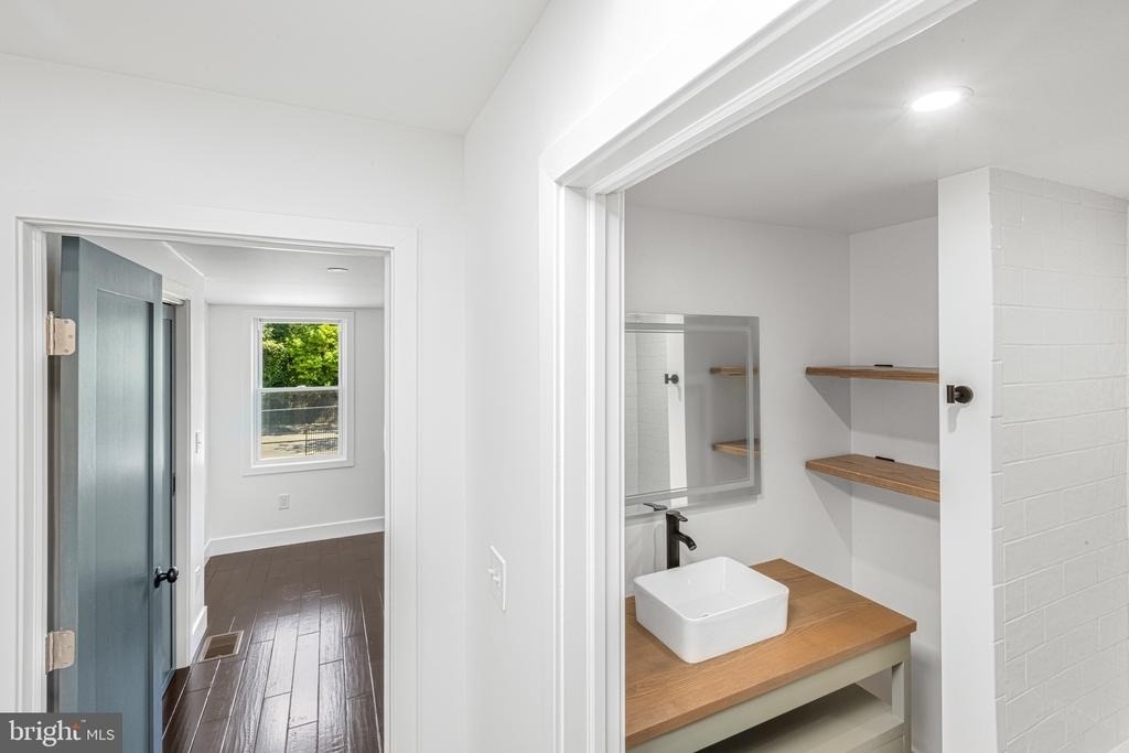 325 W Lorraine Avenue - Photo 12