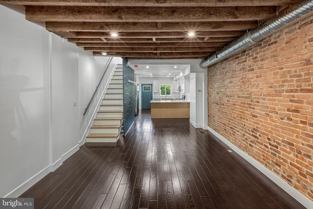 325 W Lorraine Avenue - Photo 0