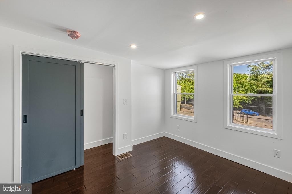 325 W Lorraine Avenue - Photo 20