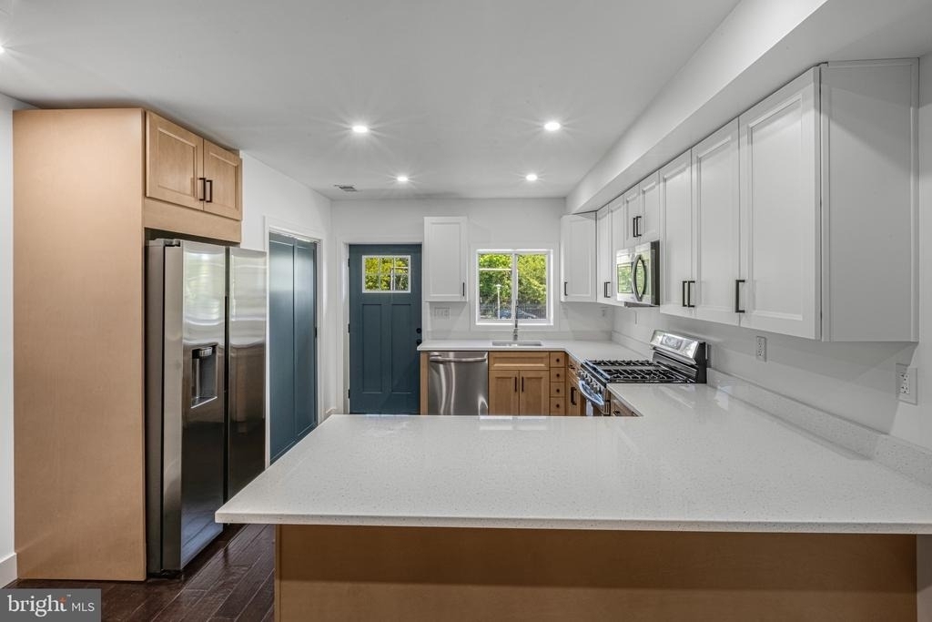 325 W Lorraine Avenue - Photo 5