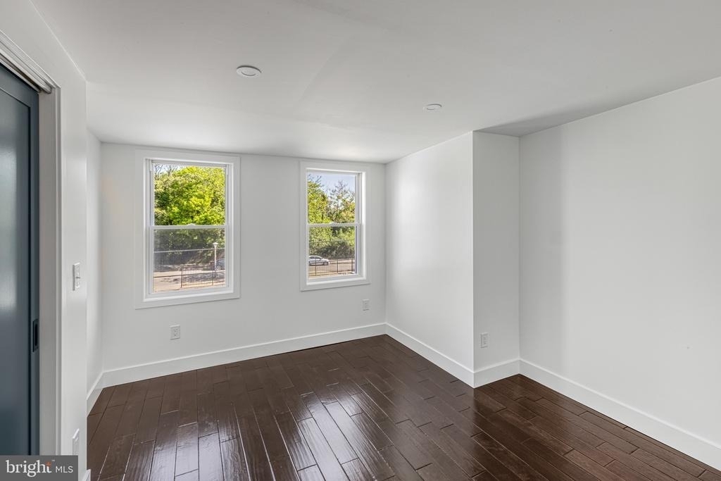 325 W Lorraine Avenue - Photo 9