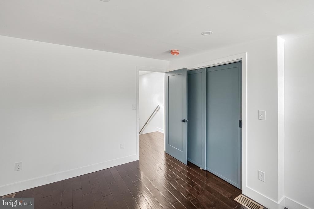 325 W Lorraine Avenue - Photo 10