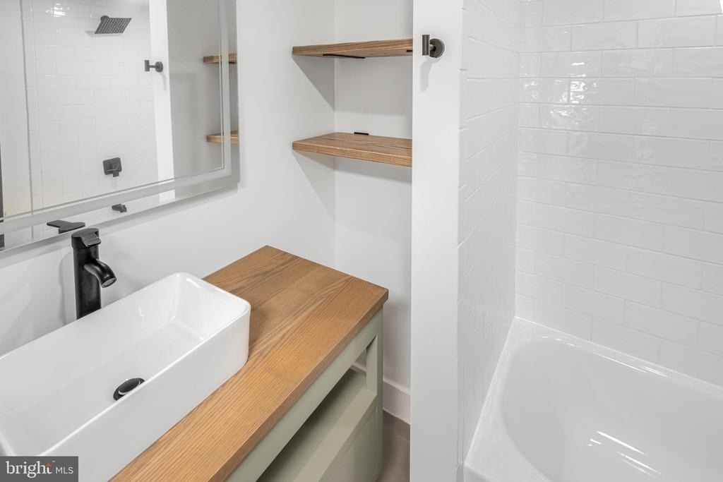 325 W Lorraine Avenue - Photo 13