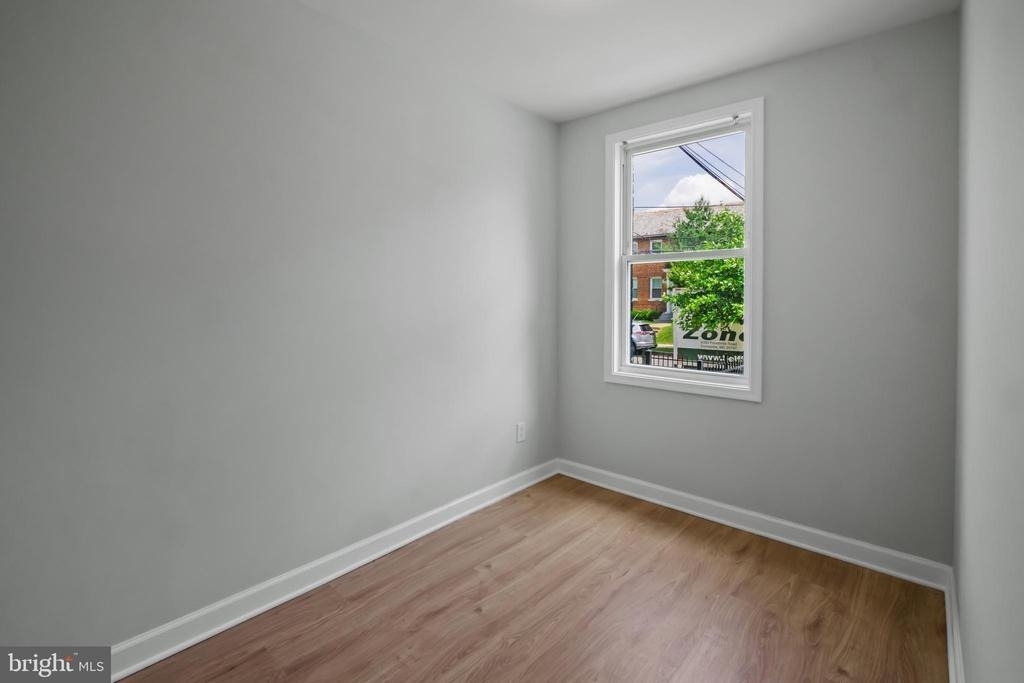 182 36th Street Ne - Photo 3
