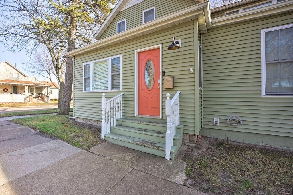 803 Court Street - Photo 1