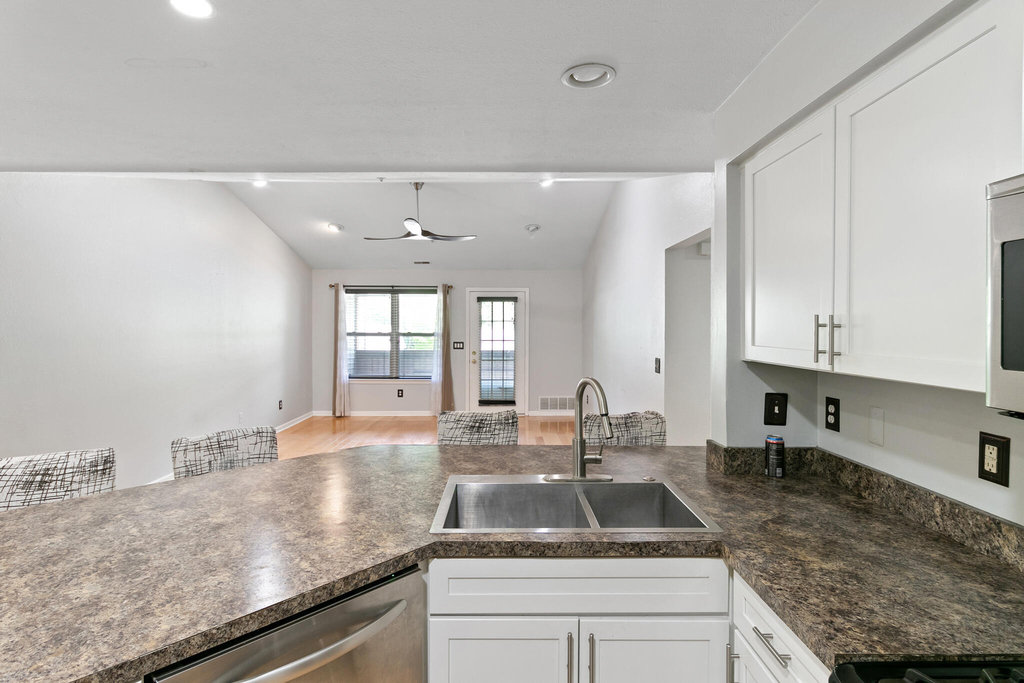 1407 Millbrook Trail - Photo 4
