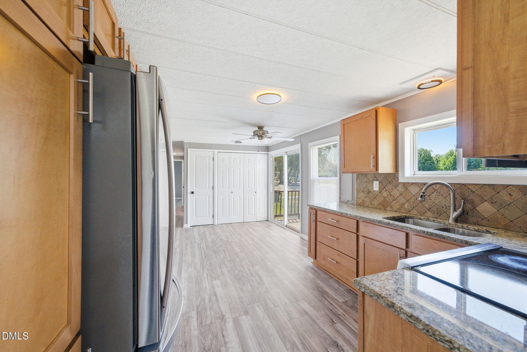 320 E Earp Street - Photo 12