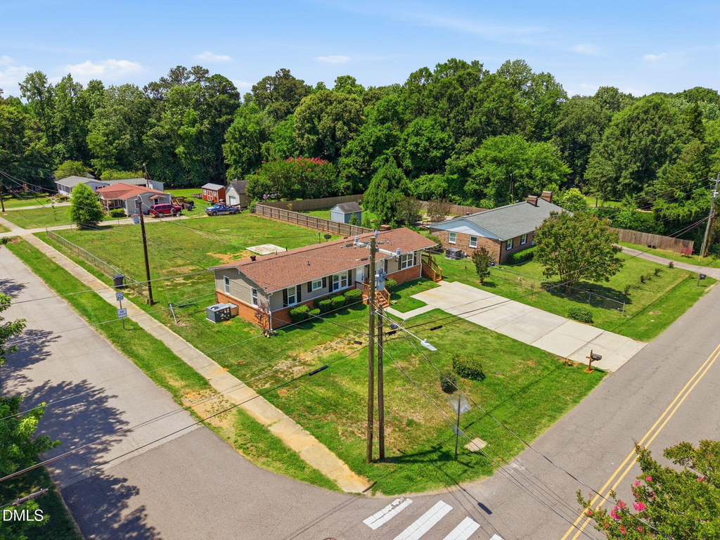 320 E Earp Street - Photo 2