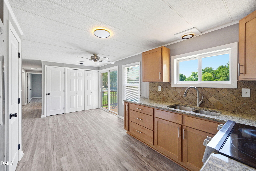320 E Earp Street - Photo 11