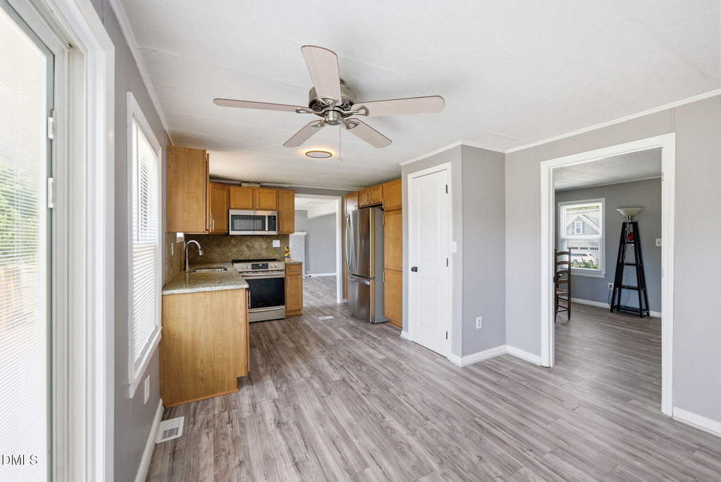 320 E Earp Street - Photo 6