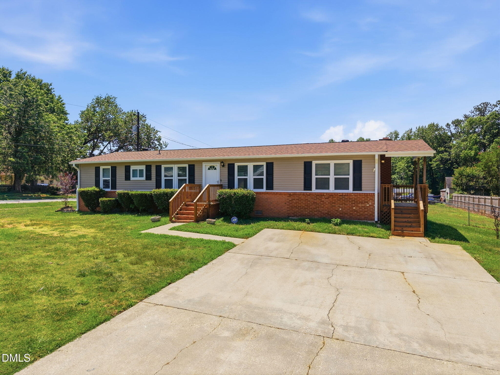 320 E Earp Street - Photo 1