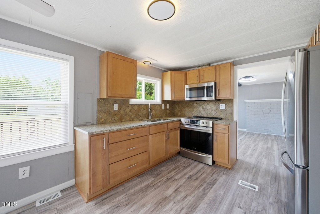 320 E Earp Street - Photo 10