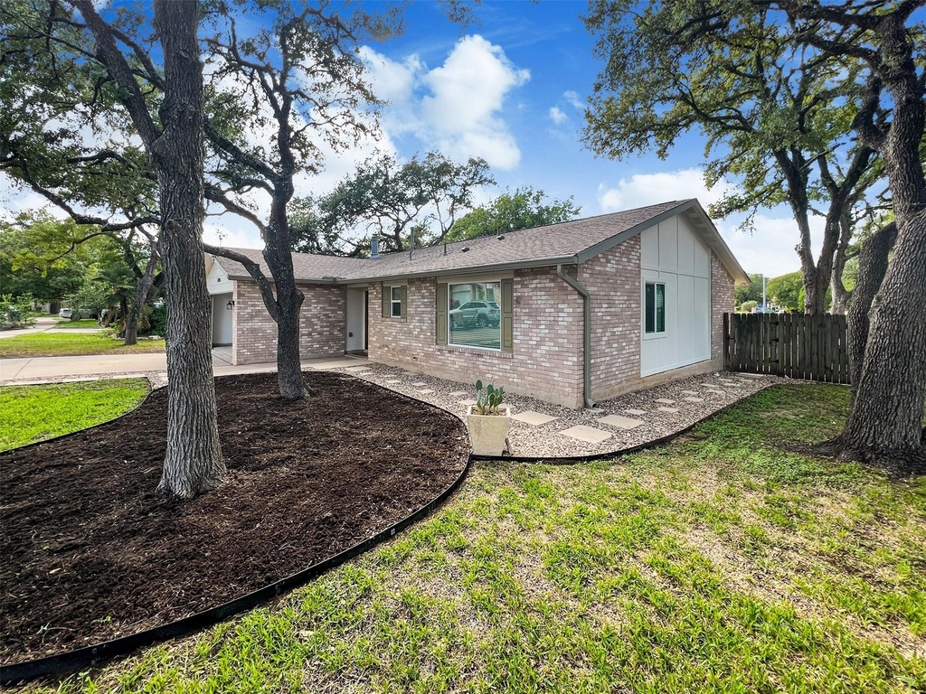 7736 Croftwood Dr - Photo 3