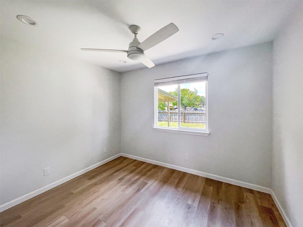 7736 Croftwood Dr - Photo 16
