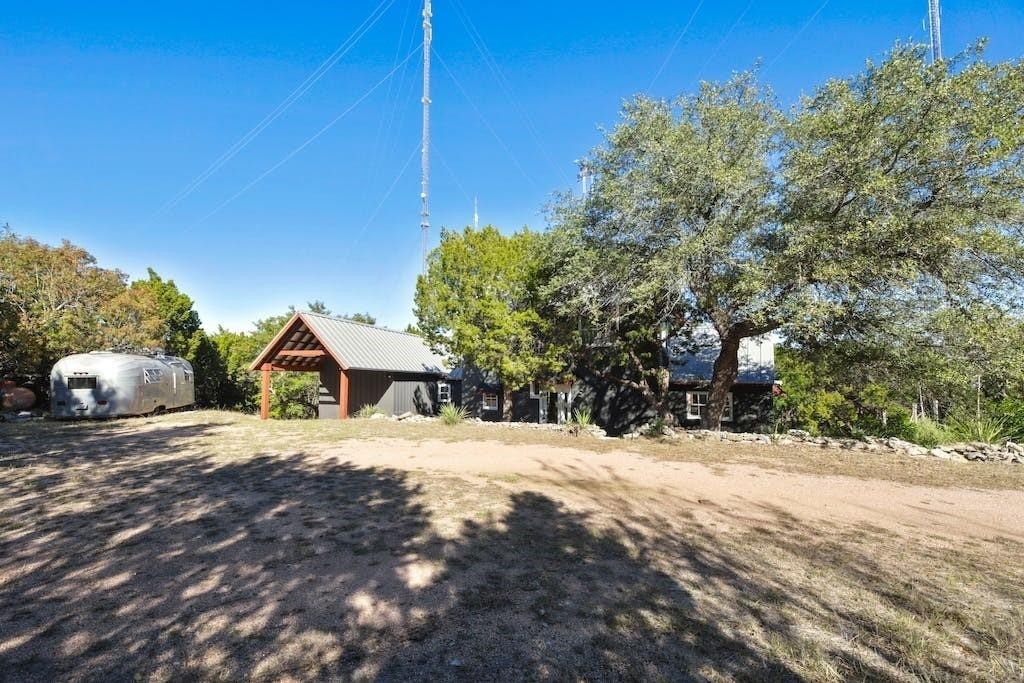 1612 The High Rd - Photo 2
