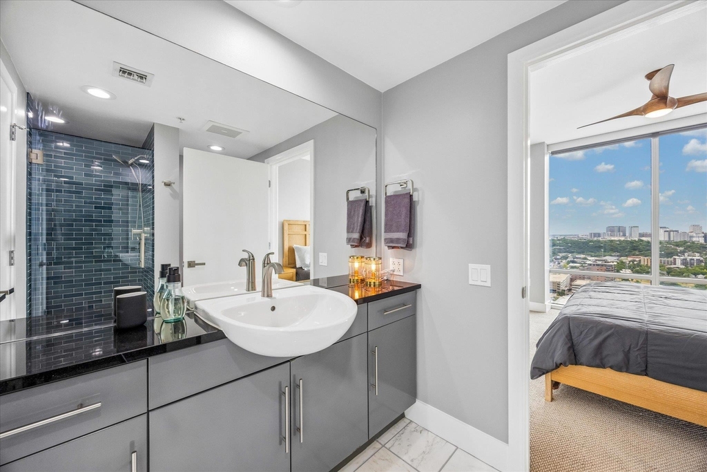 300 Bowie St - Photo 9