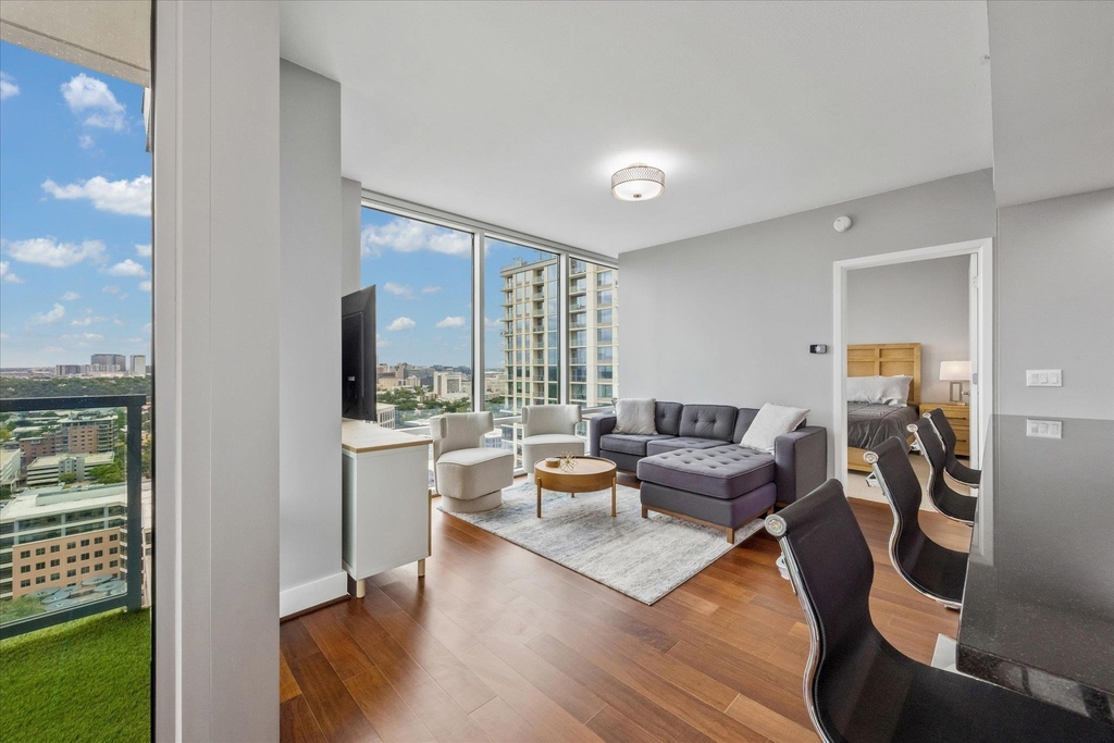 300 Bowie St - Photo 4