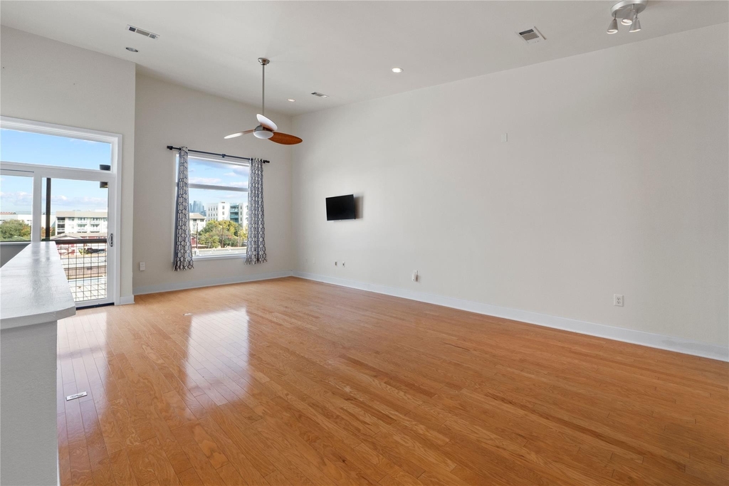 1702 S Lamar Blvd - Photo 6