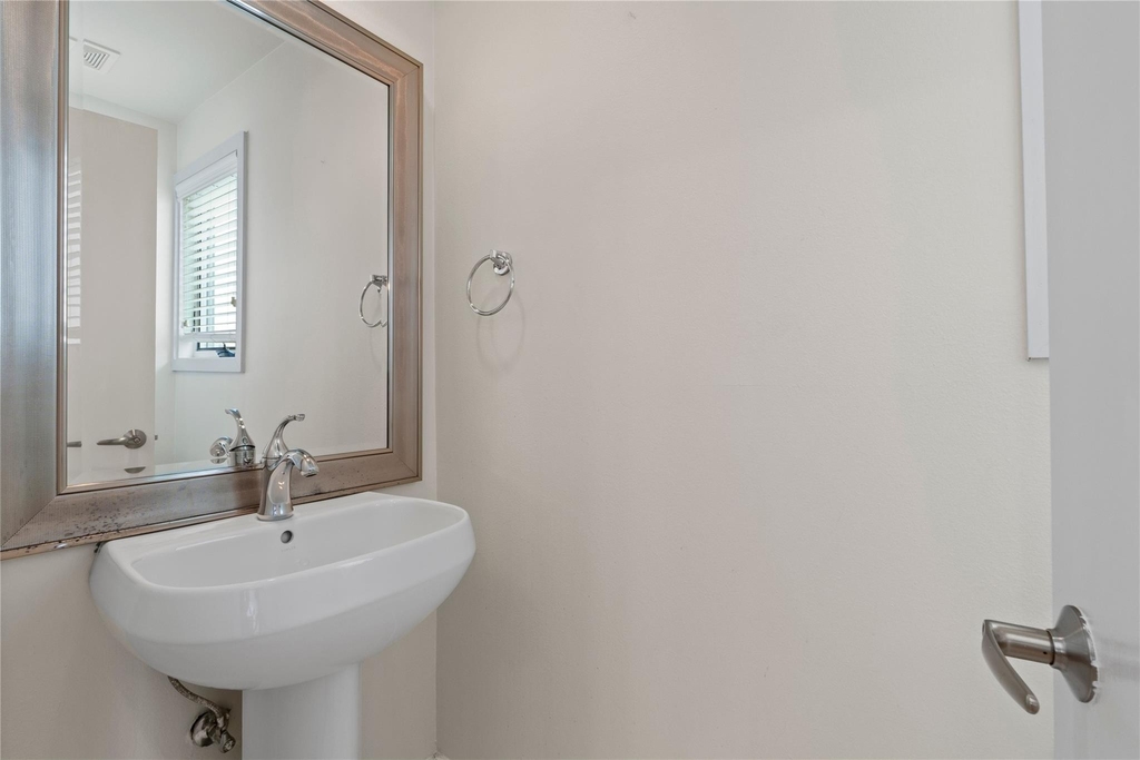 1702 S Lamar Blvd - Photo 9