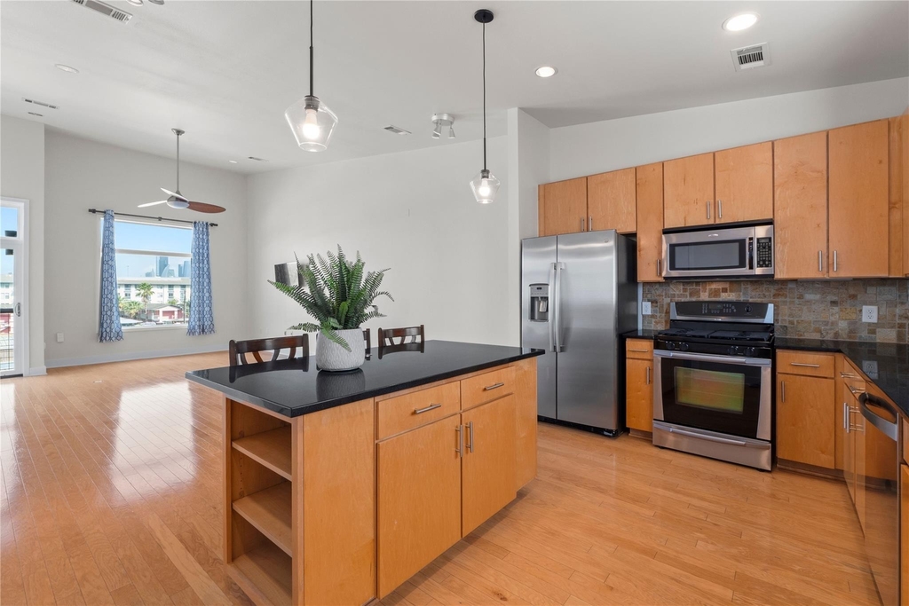 1702 S Lamar Blvd - Photo 4
