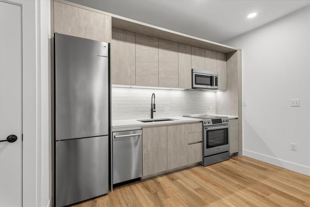 4315 S Congress Ave - Photo 1