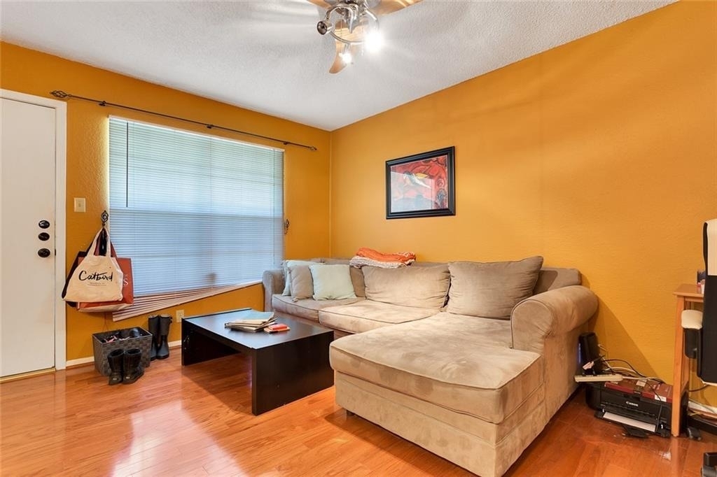 910 Duncan Ln - Photo 2