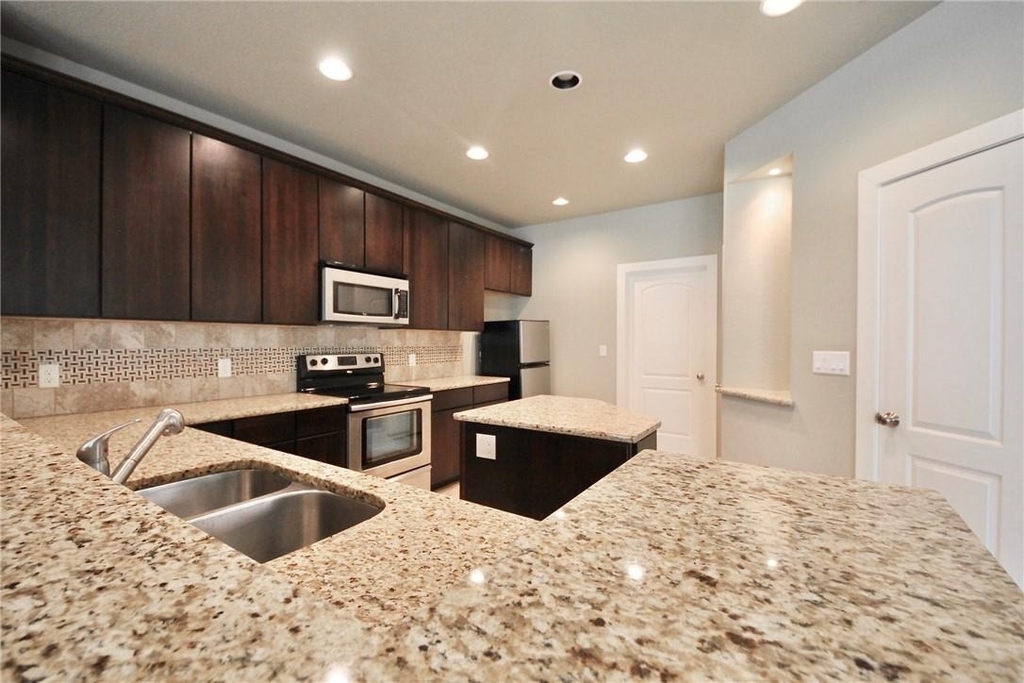 3307 Minnie St - Photo 3