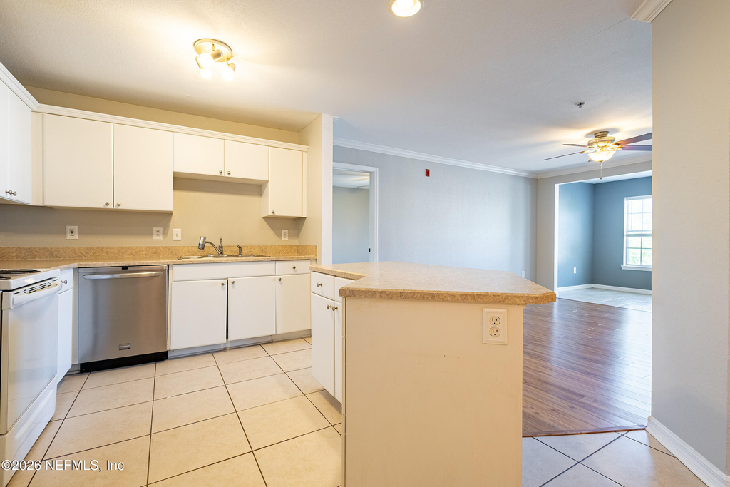 3591 Kernan Boulevard - Photo 7