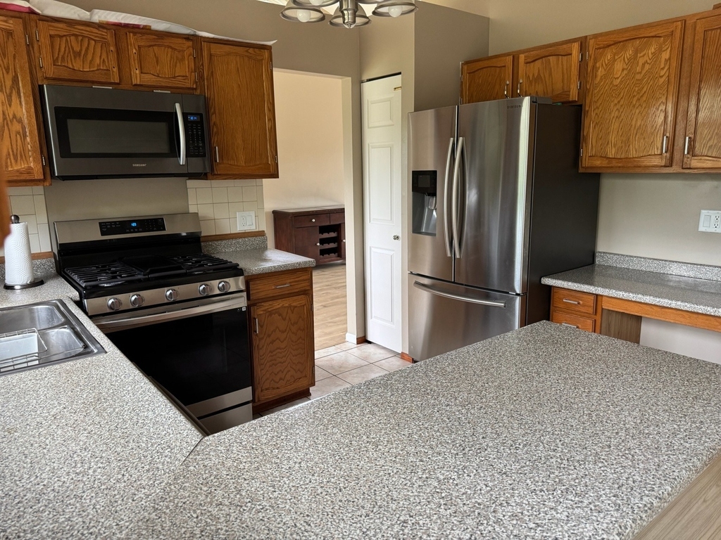 2404 Kenmore Court - Photo 8