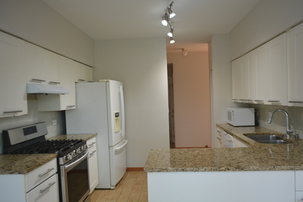 494 W Parkside Drive - Photo 2