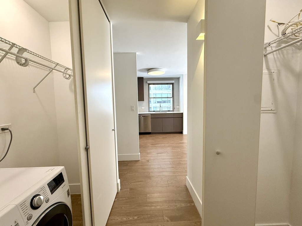 420 W Belmont Avenue - Photo 26